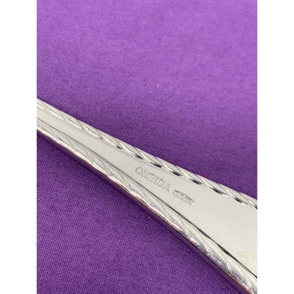 Oneida Belmont Lion Casserole Spoon China Flatware - Picture 5 of 8